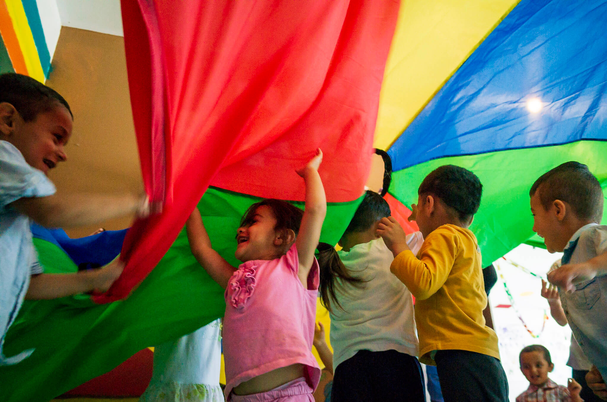 The photo of the Syrian girl in the middle of the room
